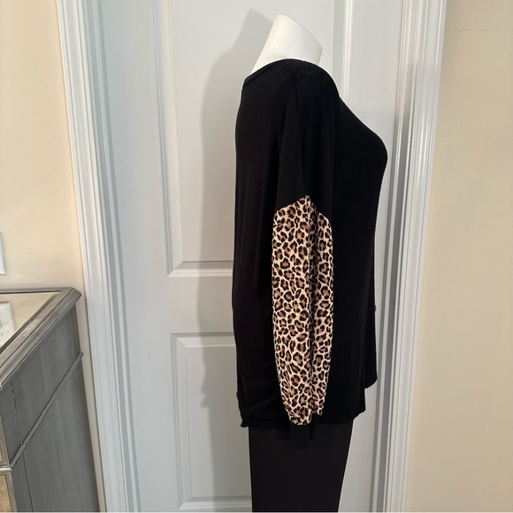 Chic Soul brand. Leopard print. Long sleeve blouse. Size 1X. - Picture 5 of 7